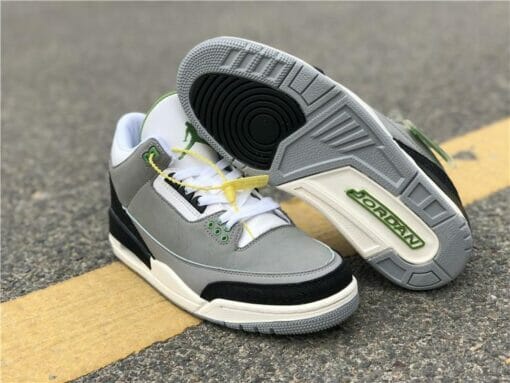 Air Jordan 3 Retro Chlorophyll - Image 2