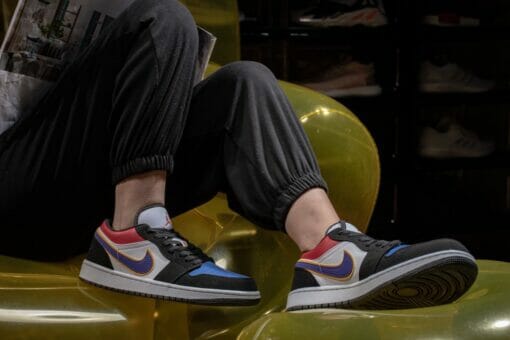 Air Jordan 1 Low Lakers Top 3