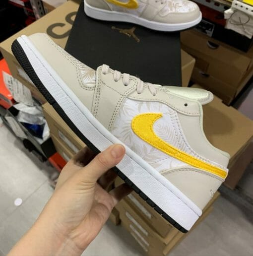 Air Jordan 1 Low Light Orewood Brown - Image 2