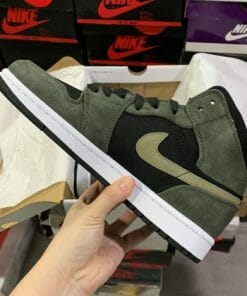 Air Jordan 1 Mid Army Green Style