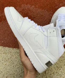 Air Jordan 1 Mid Lightning Hook