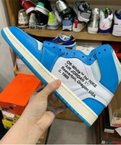 Air Jordan 1 UNC