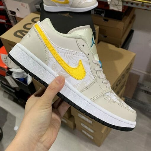 Air Jordan 1 Low Light Orewood Brown