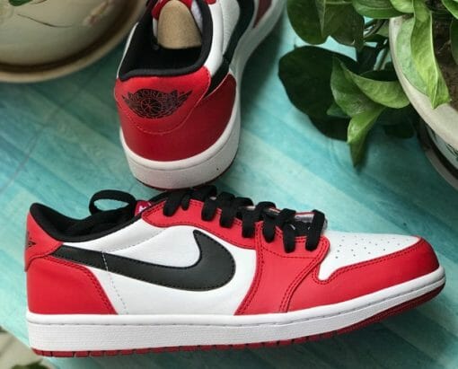 Air Jordan 1 Low OG Chicago - Image 2