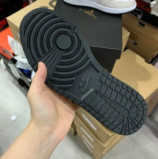 Air Jordan 1 Low Light Orewood Brown - Image 3