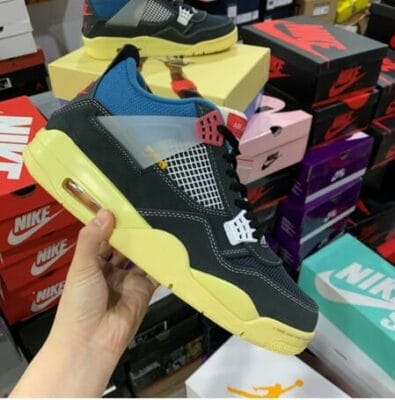 Air Jordan 4 Cavaliers